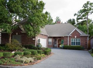 12 Stonegate Park Ct, Spring, TX 77379