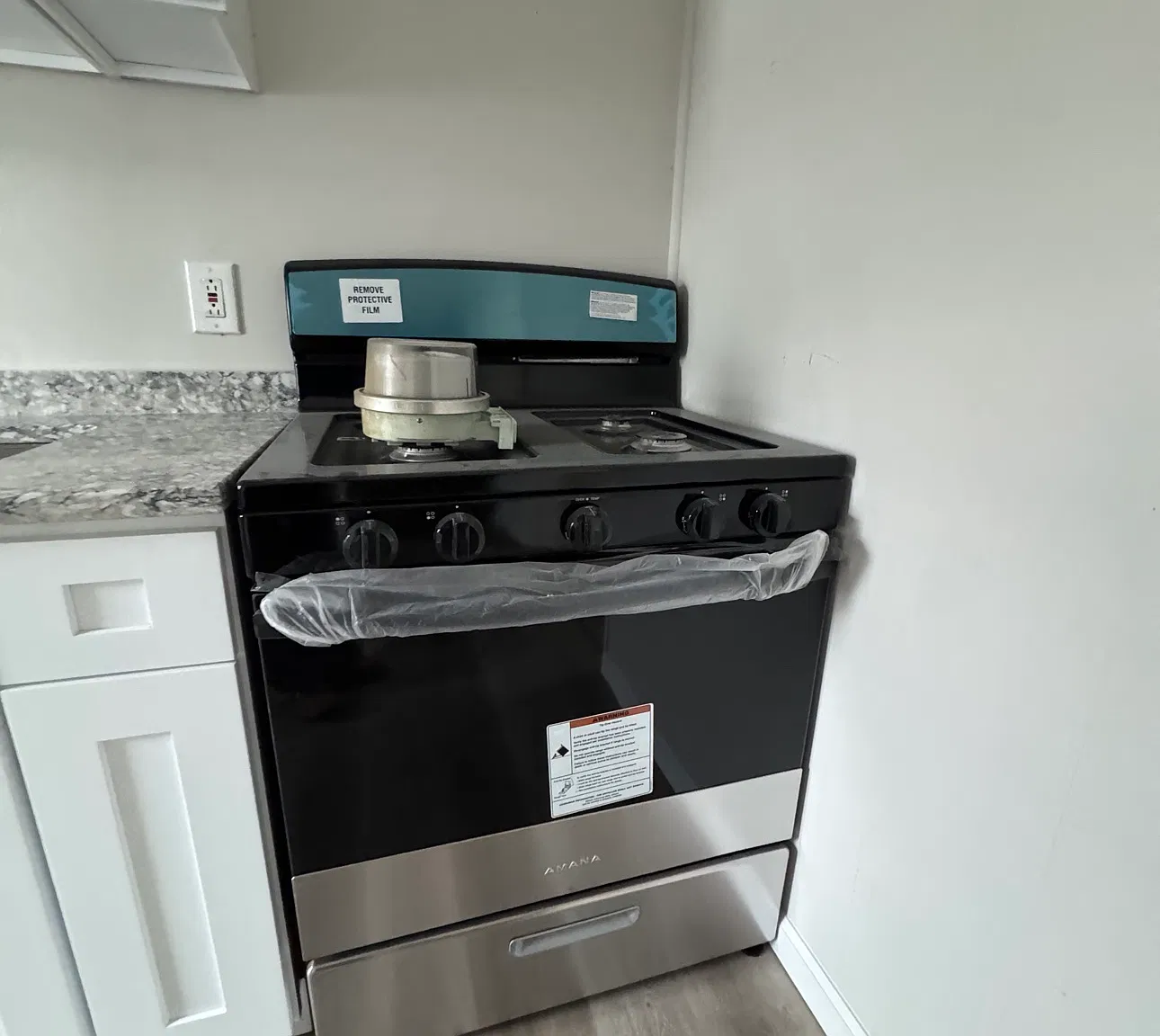 3 bed, 800 sqft, $1,600 — Photo 2