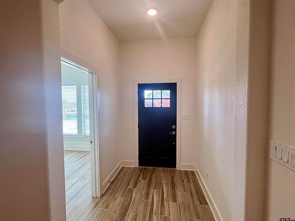 4th image of 664 Dela Cruz Dr