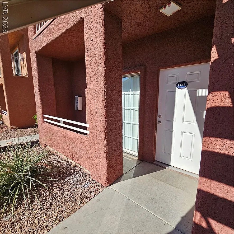 3 bed, 2.0 bath, 1159 sqft, $1,285 — Photo 2