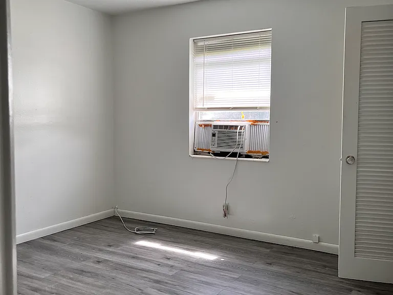 384 Avenue N #2 — Photo 11