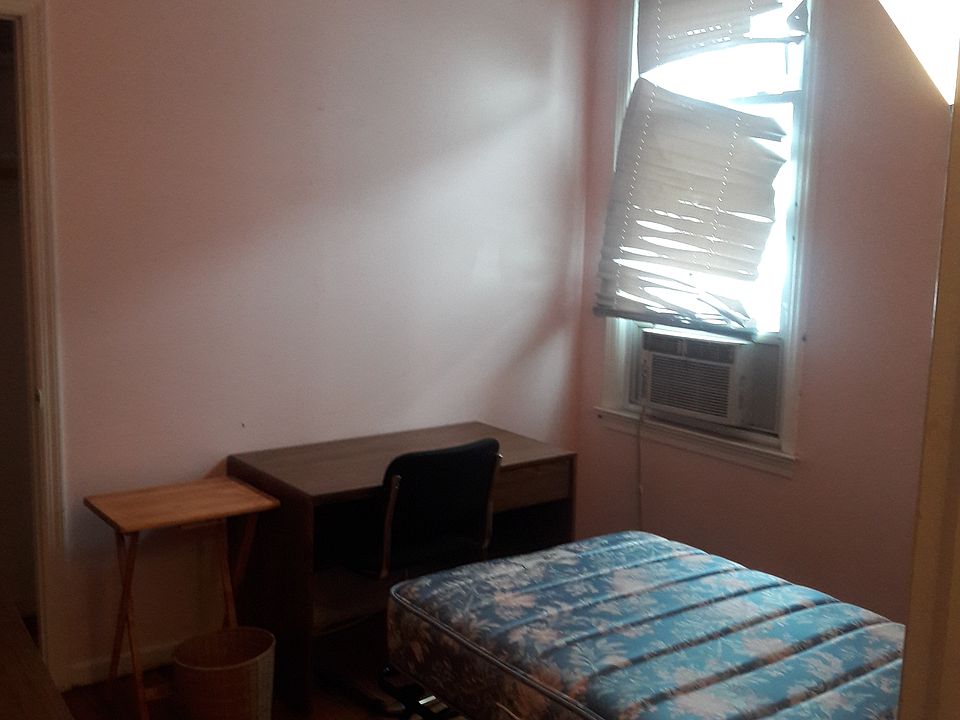 2nd image of 484 Curry Ave