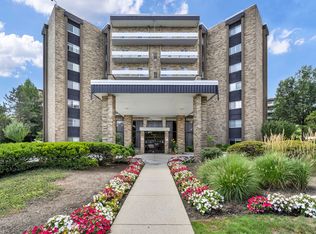 2202 Acacia Park Dr APT 2315, Lyndhurst, OH 44124