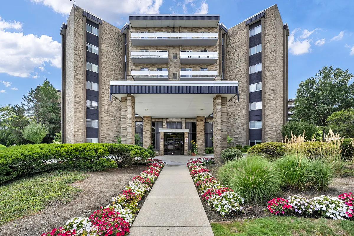 Building Photo - 2202 Acacia Park Dr #2315