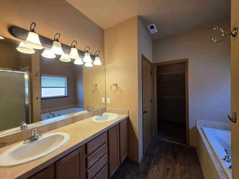 2300 Meridian Ave — Photo 14