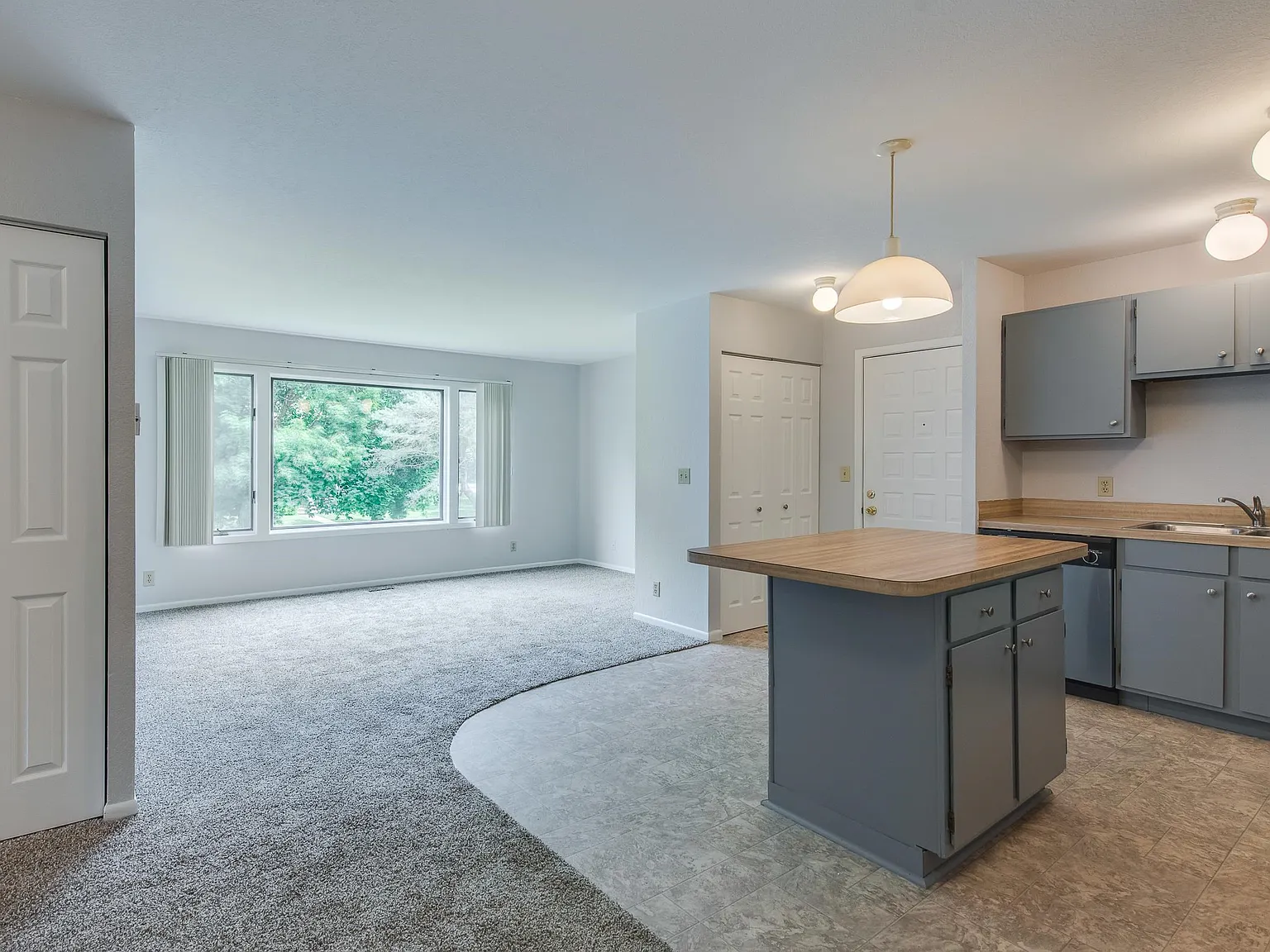 2 bed, 2.0 bath, 936 sqft, $900 — Photo 2