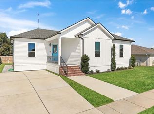 3216 Decomine Dr, Chalmette, LA 70043