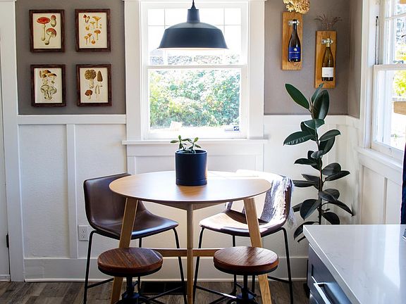Breakfast Nook / Eat-In Kitchen