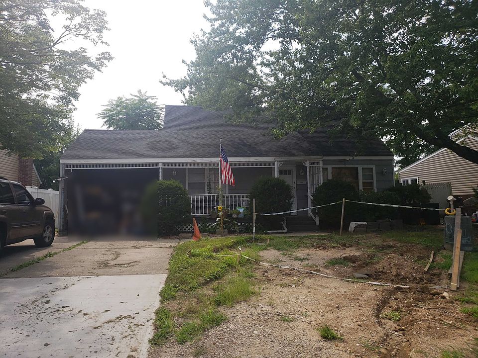 1st image of 150 Deer Lake Dr
