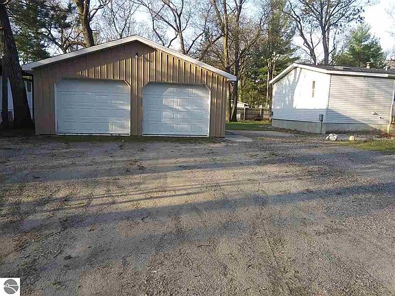 2nd image of 3435 Shiawassee St