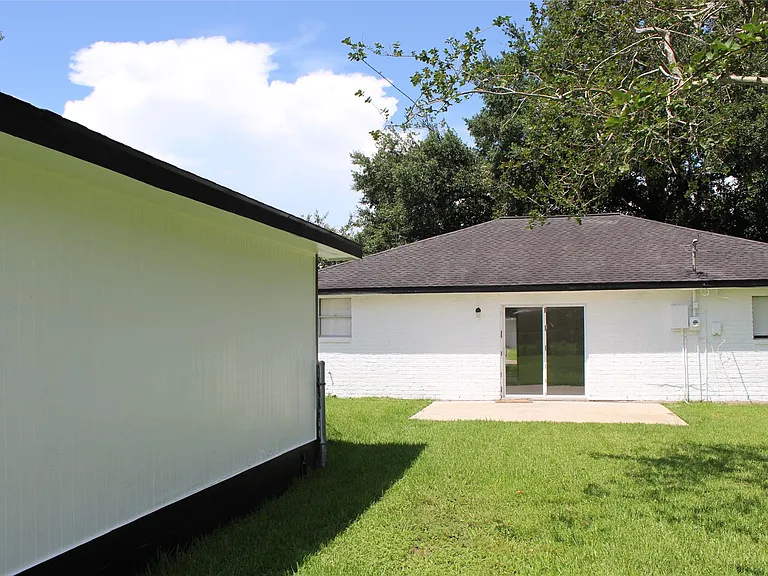 210 Brigadoon Ln — Photo 33