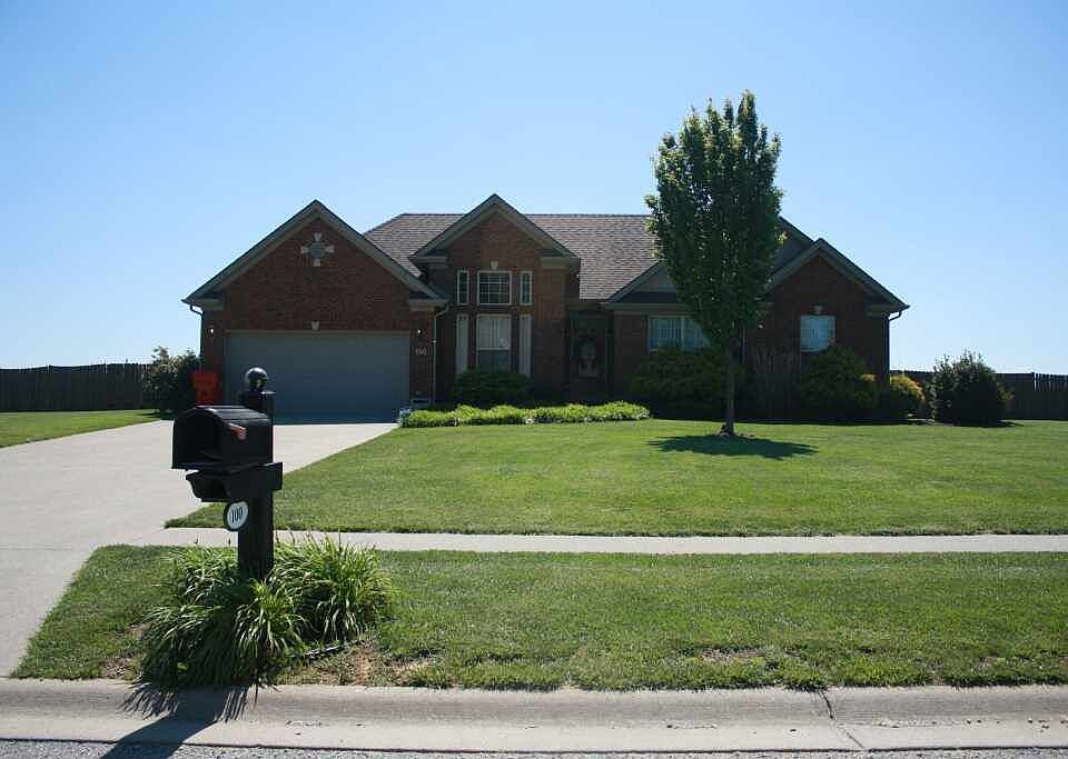 1st image of 100 Shady Oaks Dr