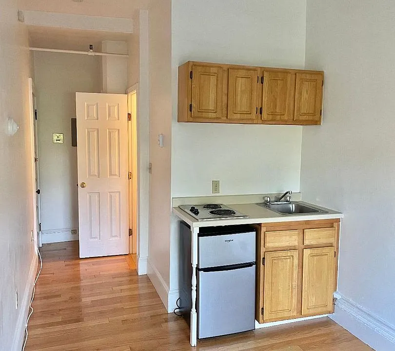 9-1077 Beacon St #9
