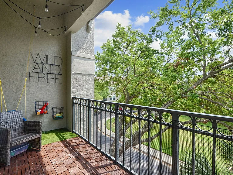 617 Tropical Breeze Way — Photo 24