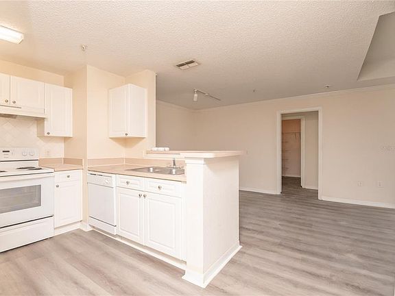 5th image of 18001 RICHMOND PLACE DRIVE #834