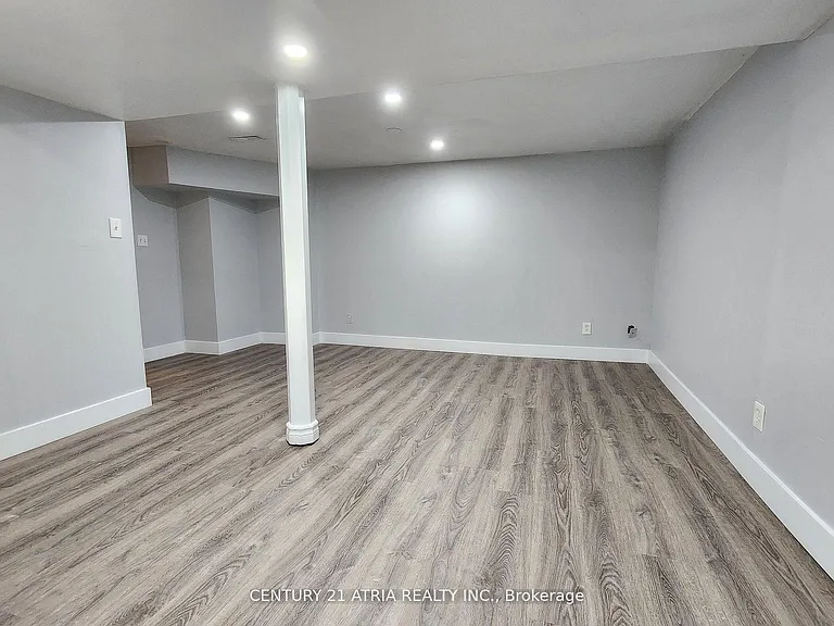 49 Lawrence Cres #BASEMENT — Photo 15