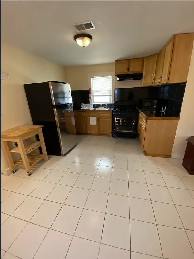 3 bed, 1200 sqft, $2,900 — Photo 1