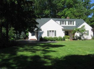 1588 Clubside Rd, Lyndhurst, OH 44124