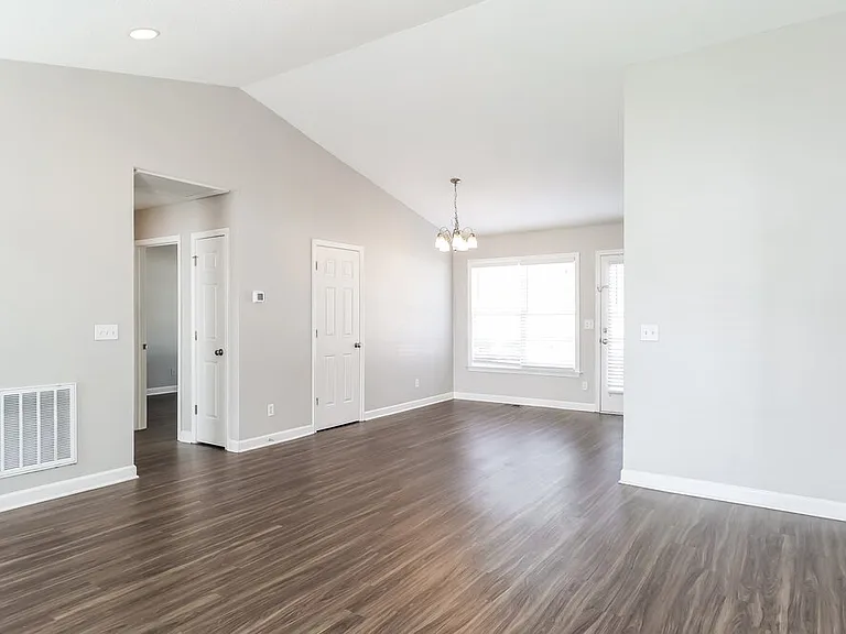 105 Birch Ct — Photo 4