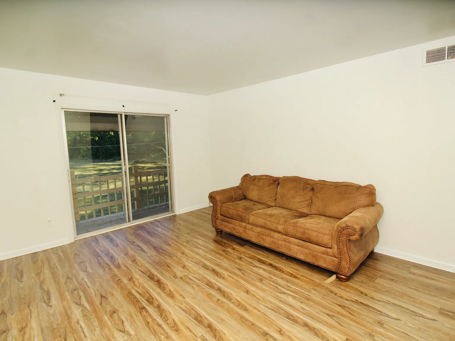 2 bed, 800 sqft, $750 — Photo 1