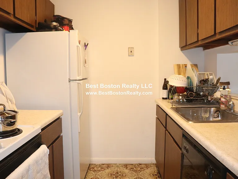 41 Belmont St #25 — Photo 1