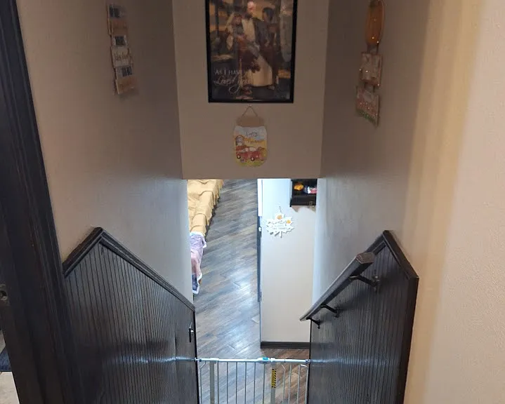 213 Sharon Ave E — Photo 16