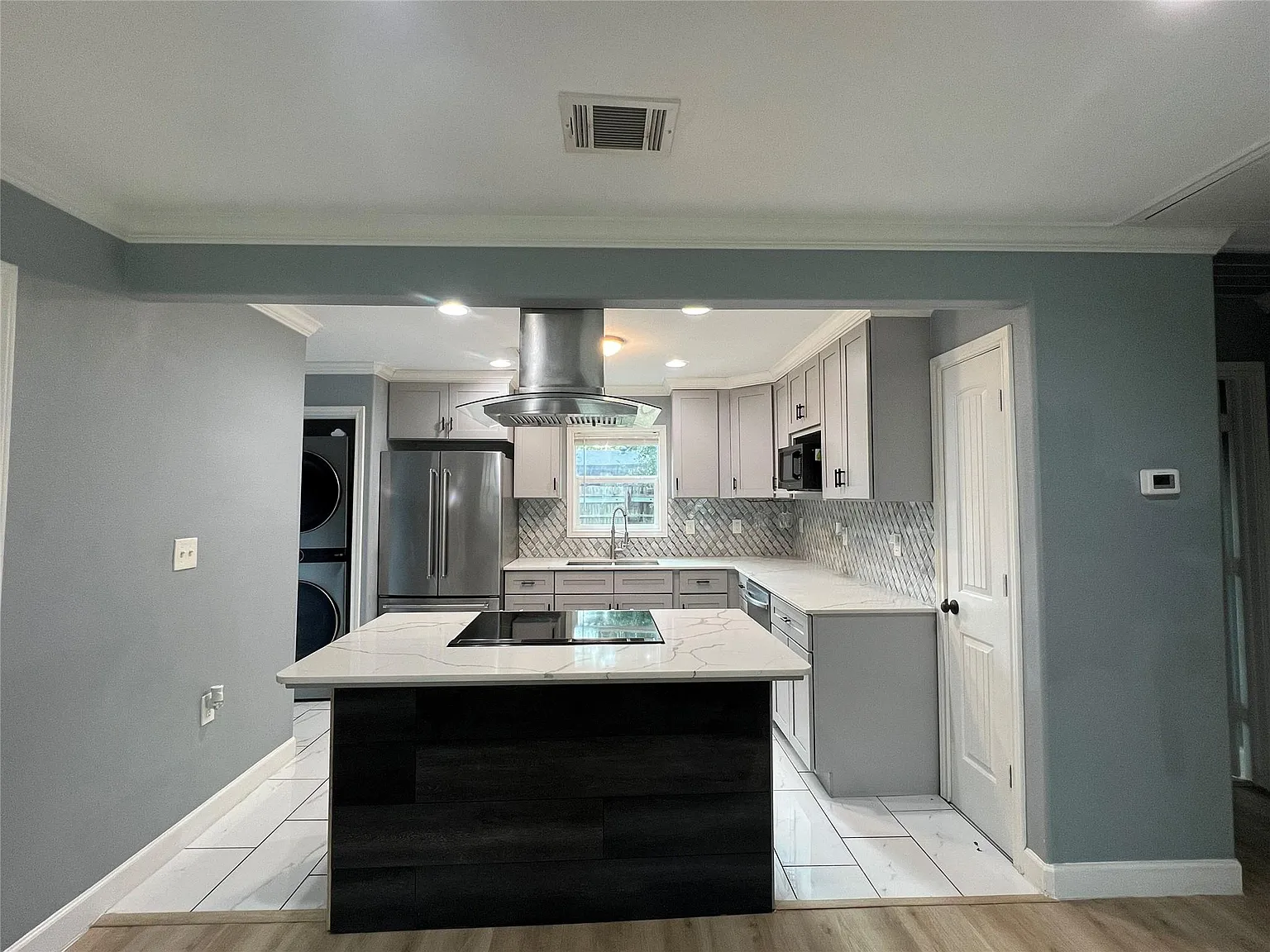 3 bed, 2.0 bath, 1025 sqft, $1,395 — Photo 3