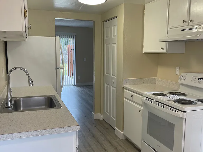 Matanzas Garden Apartments — Photo 25