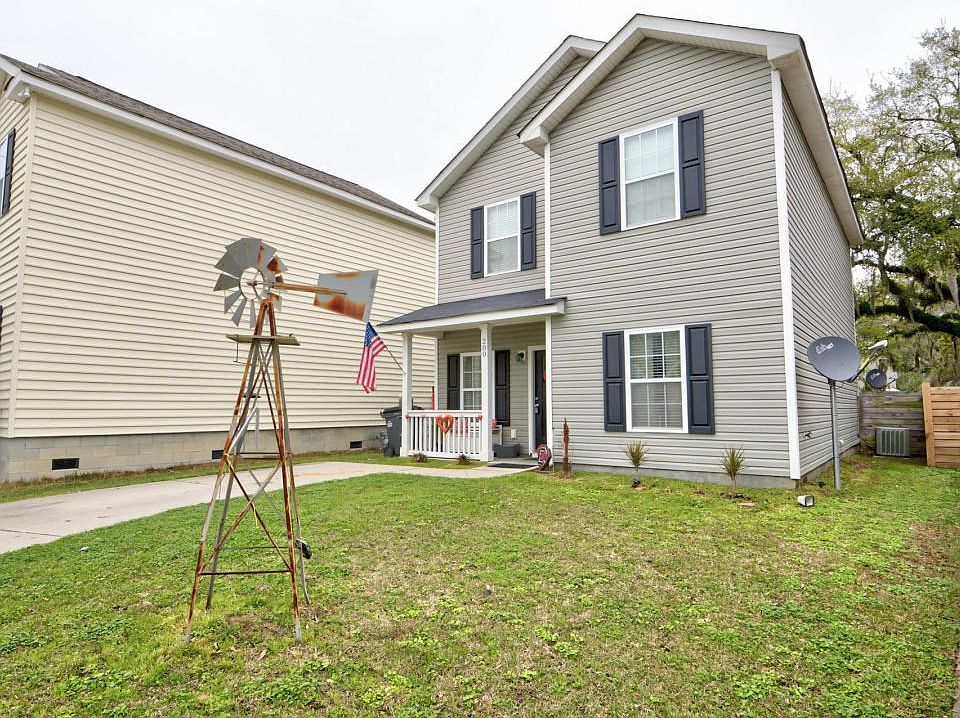 Live Oaks Home near Park Circle