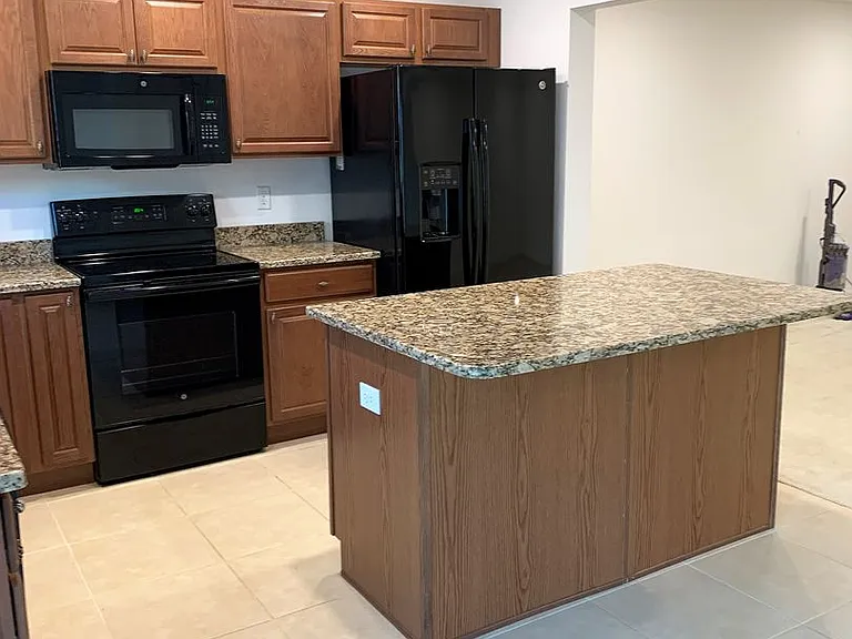 3826 Exeter Ln — Photo 3