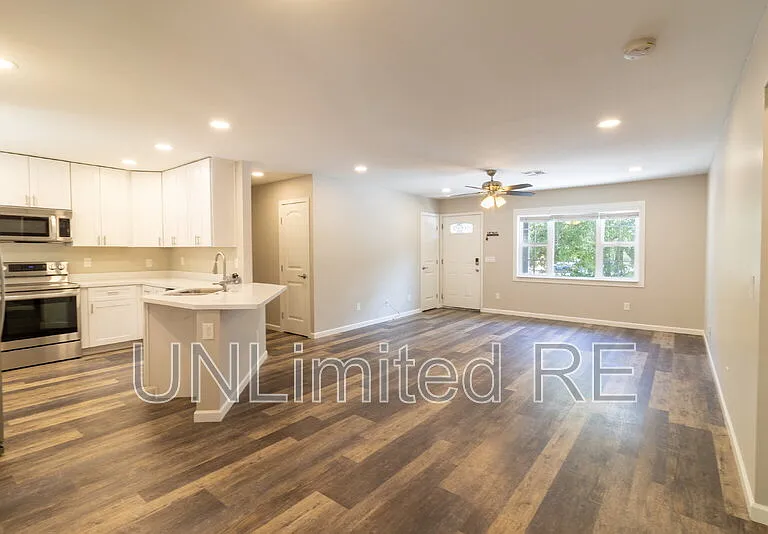 216 E Zuni Dr — Photo 5
