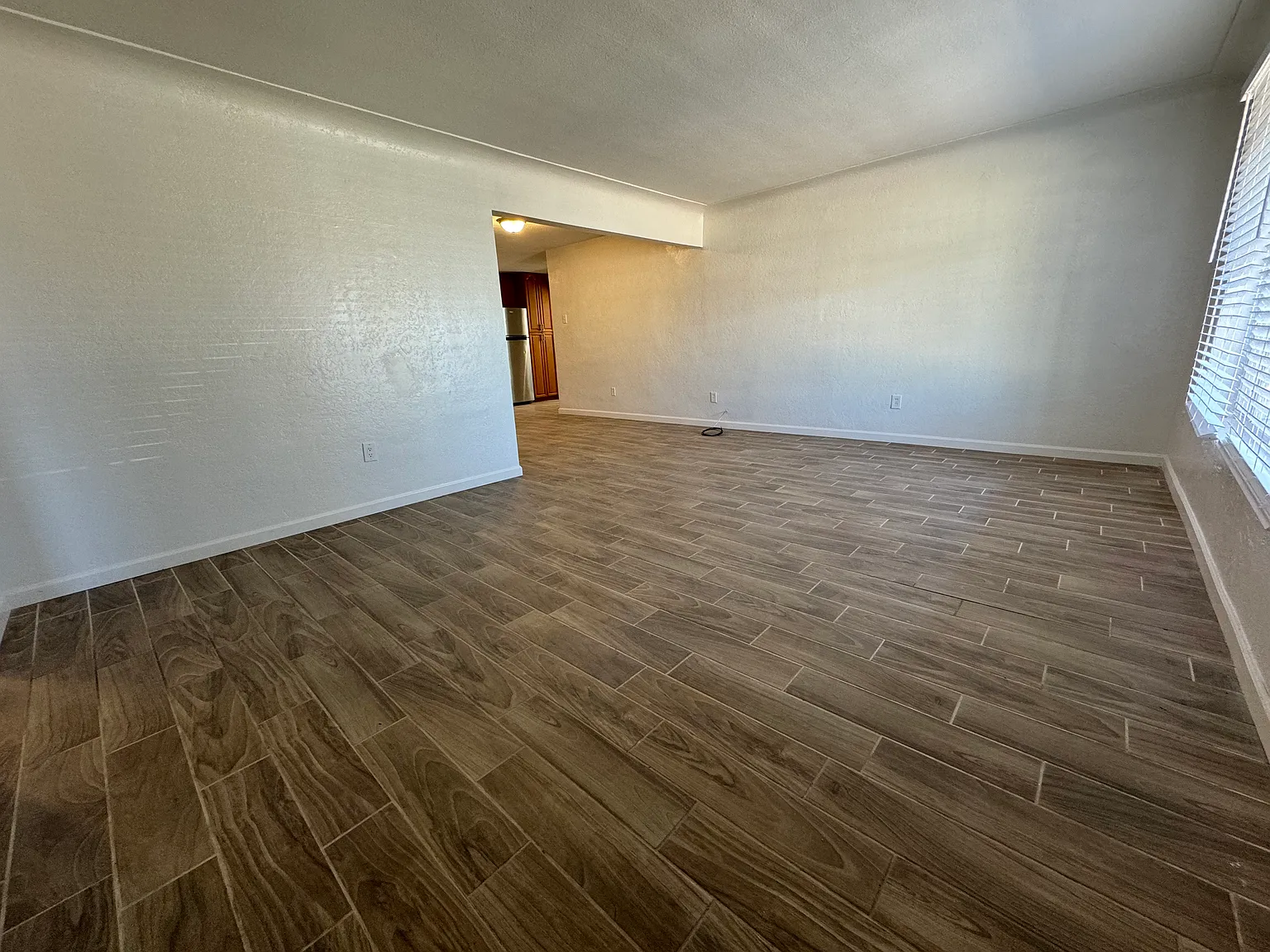 328 E Lester St — Photo 3