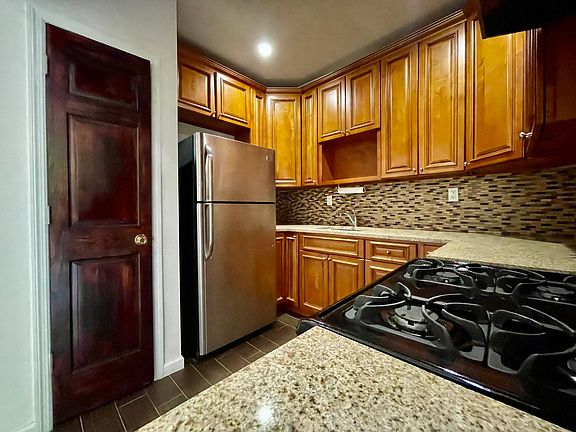 5th image of 615 Saint Johns Pl #3R