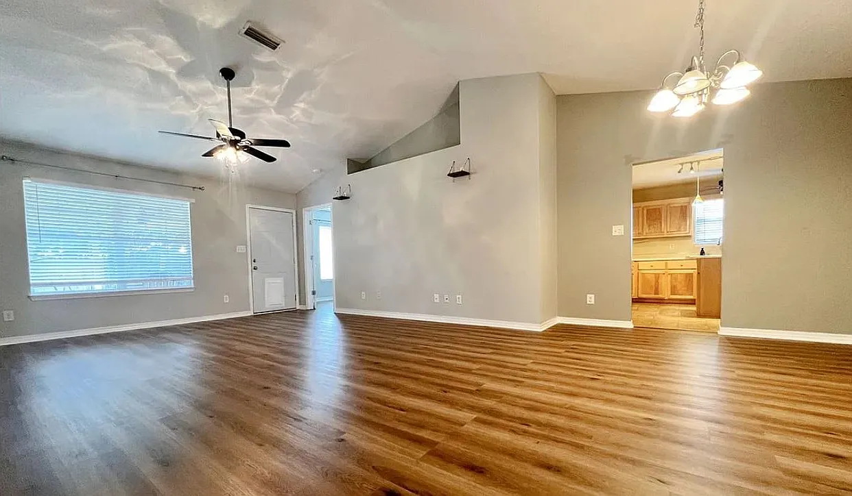 3 bed, 1393 sqft, $1,850 — Photo 4