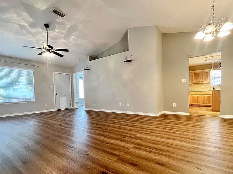 8907 Longmont Way — Photo 4