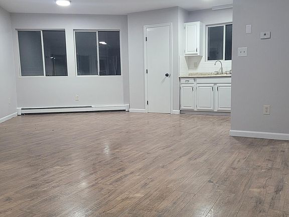 5th image of 109 Vineyard Ave #F