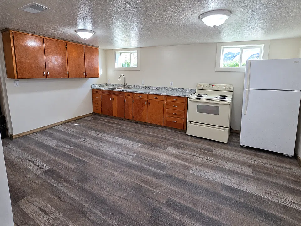 551 E Hooper Ave #1