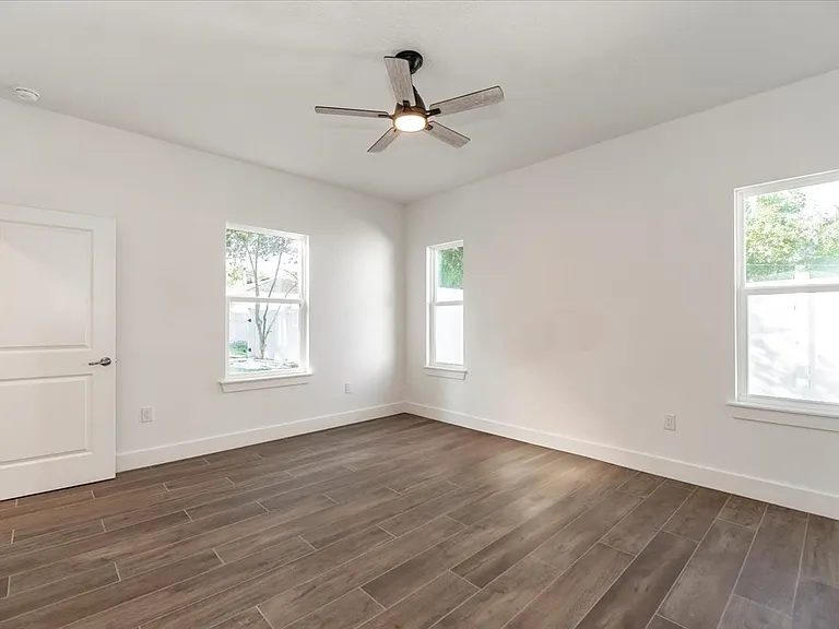 1709 Holly Rd — Photo 46