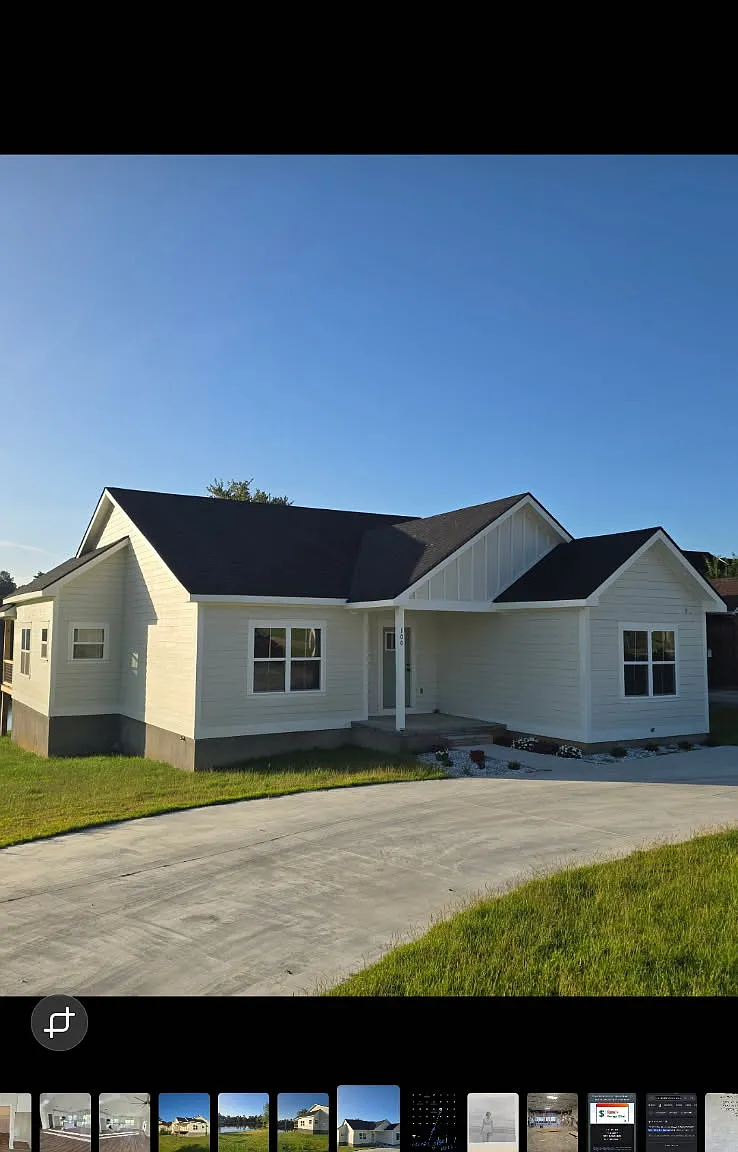 4 bed, 2.5 bath, 1944 sqft, $2,300 — Photo 1