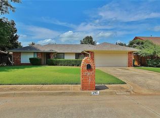 241 E Platt Dr, Yukon, OK 73099