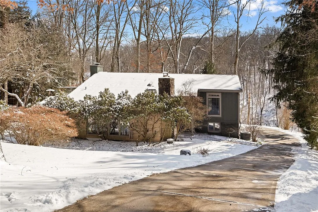 2302 Colony Ct photo 1