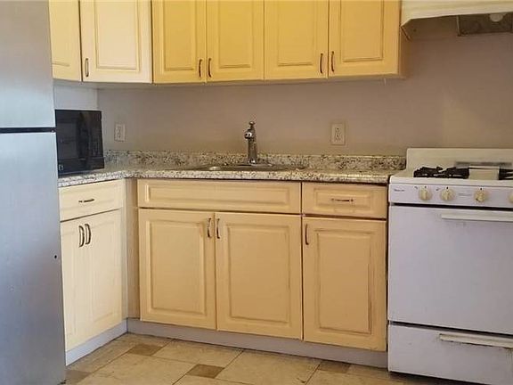 3rd image of 353 Herzl St