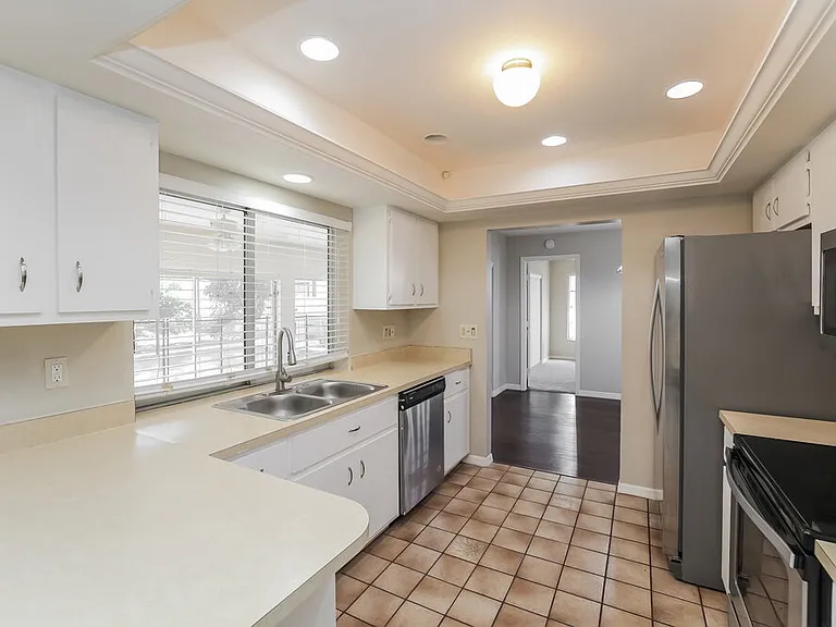 2130 SE 9th Ter — Photo 7