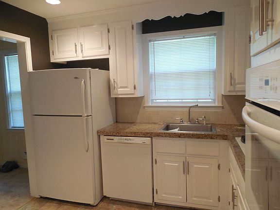 5th image of 1807 Briardale Ln