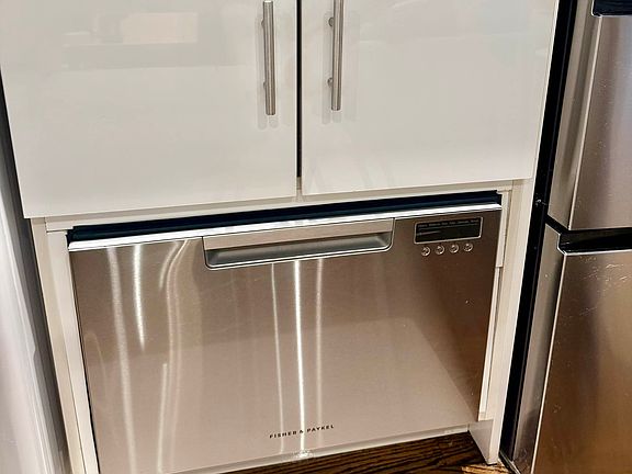 5th image of 215 E 3rd St APT 3