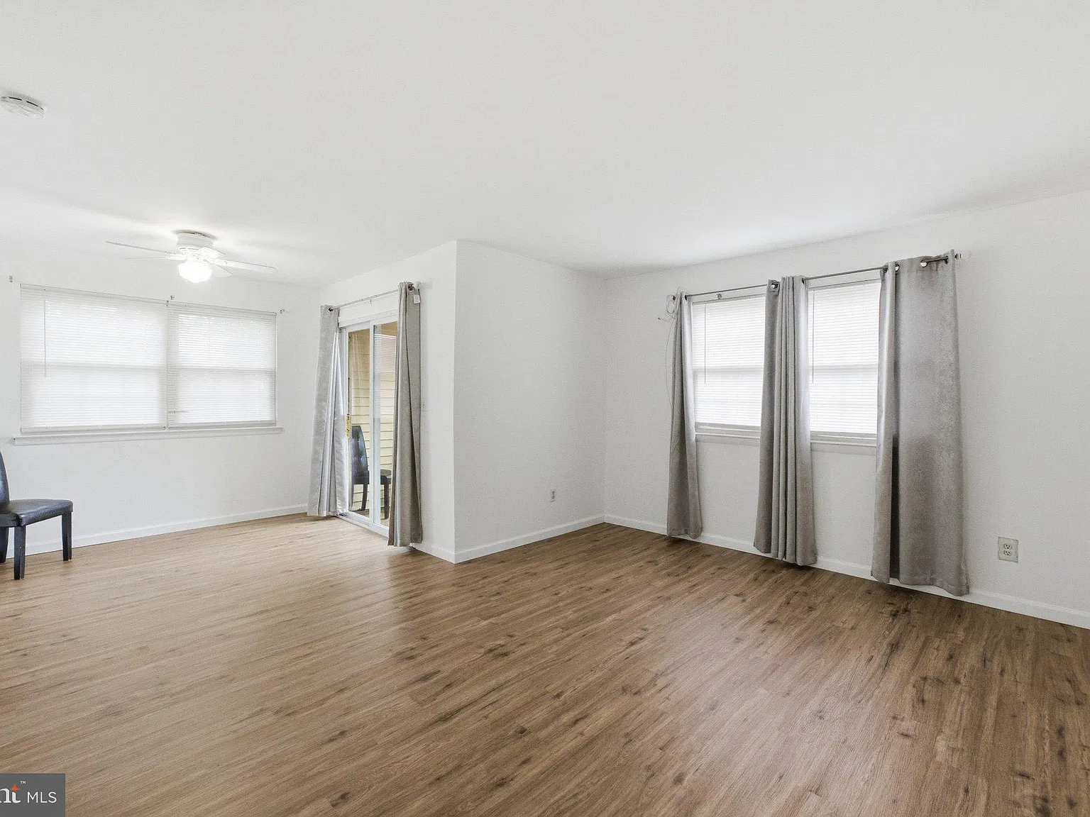 2 bed, 1.5 bath, 960 sqft, $1,900 — Photo 2