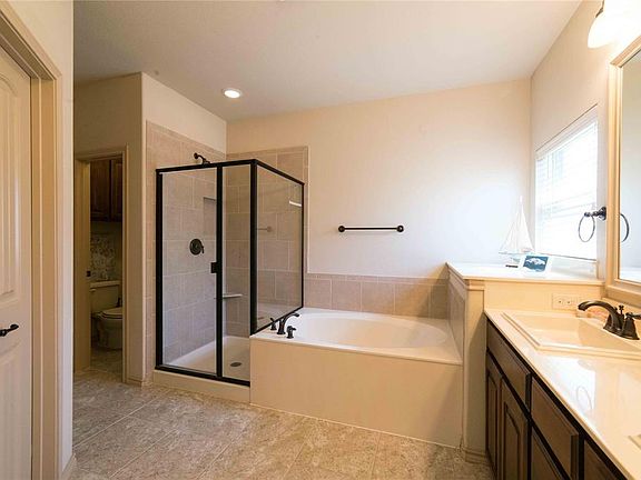 2nd image of 3020 Hornbeam St