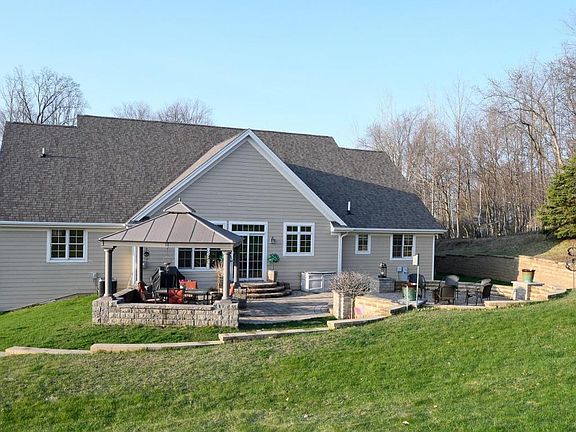 2nd image of 1389 Hawthorn Dr