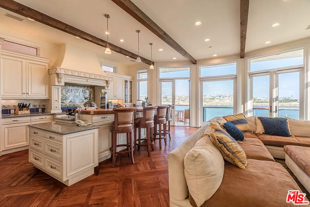 5 bed, 6.0 bath, 7200 sqft, $24,950 — Photo 3
