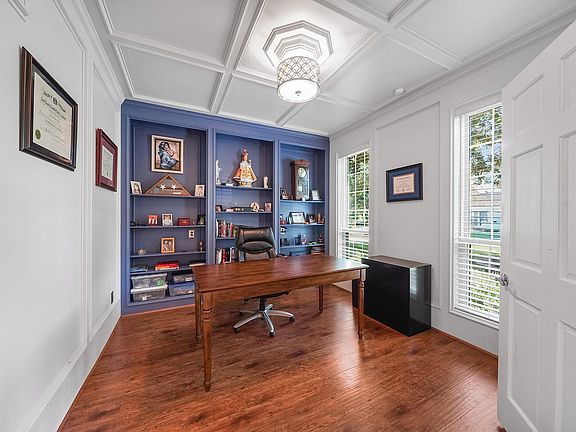 5th image of 5 Hidden Pond Pl